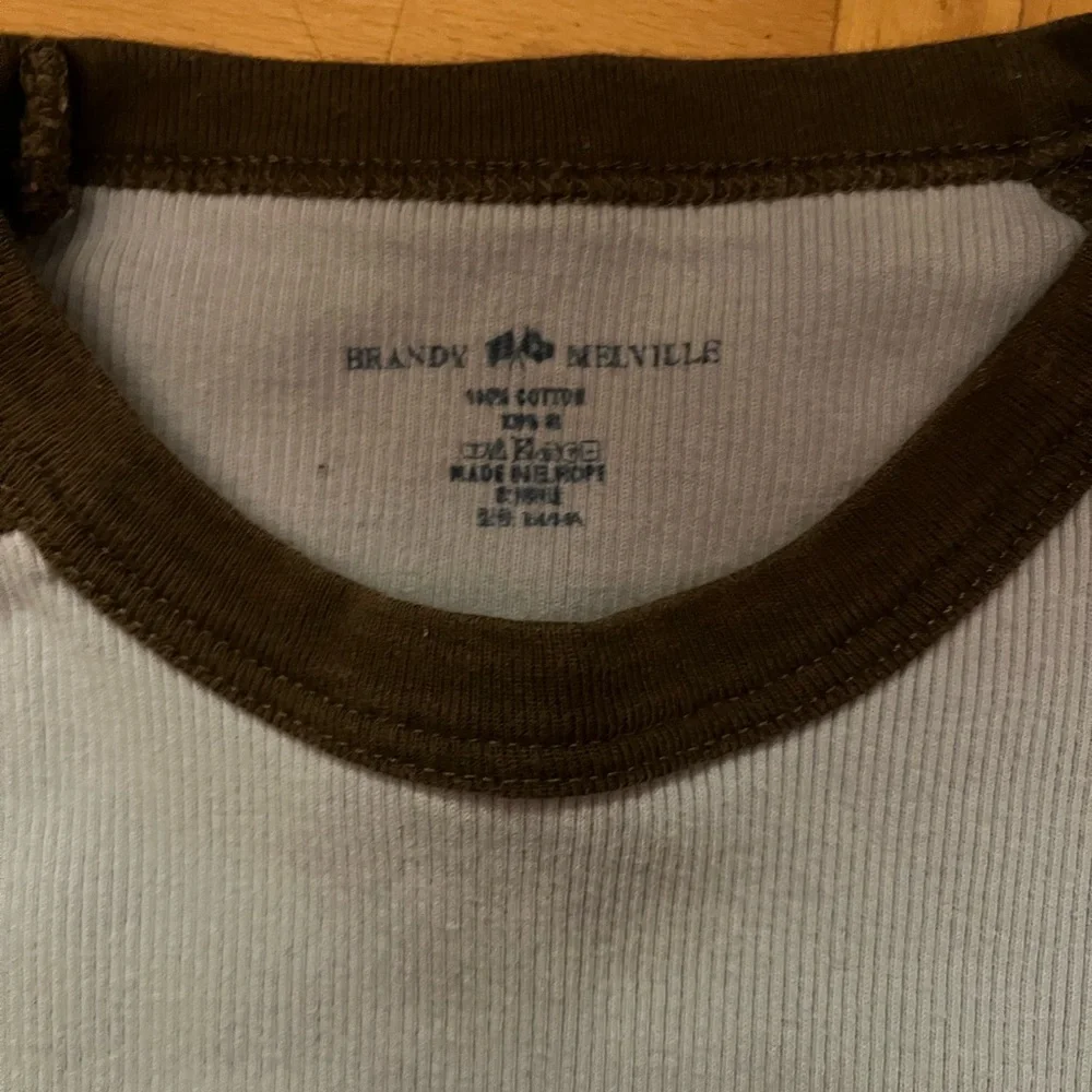 Brandy Melville Brown and Blue Raglan T-Shirt - Picture 3 of 3
